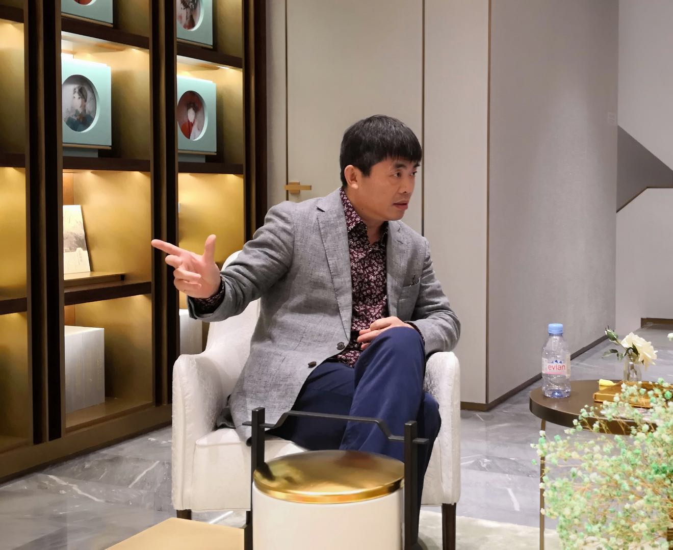 Artist Kailin Zhao talks about “Evolution and Development of Contemporary Art” Suzhou. China 2018